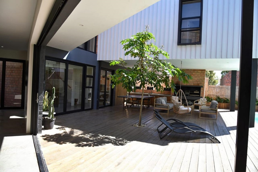 To Let 7 Bedroom Property for Rent in Wavecrest Eastern Cape